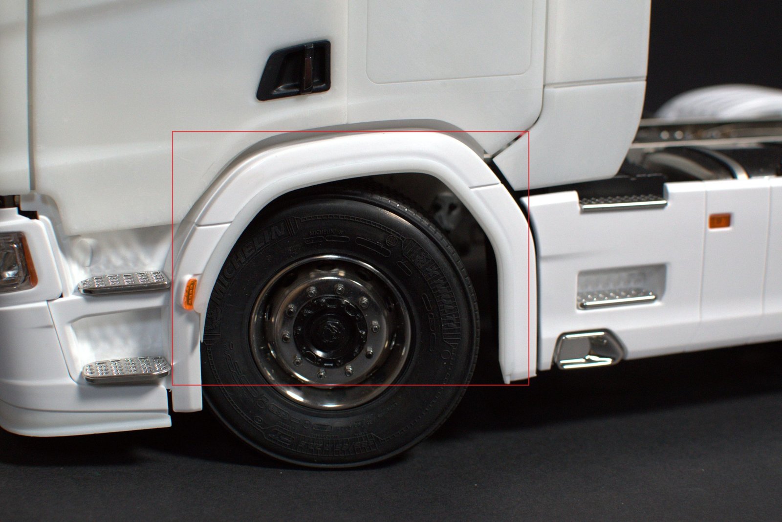 Front Axle Wheel Hub Spoiler